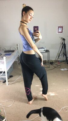 Imagen etiquetada con: Bambii Bonsai, Brunette, Camgirl, Chaturbate, nood.tv, Selfie