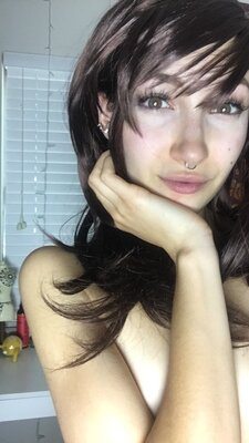 Imagen etiquetada con: Bambii Bonsai, Brunette, Camgirl, Chaturbate, nood.tv