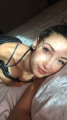 Imagen etiquetada con: Bambii Bonsai, Brunette, Camgirl, Chaturbate, nood.tv