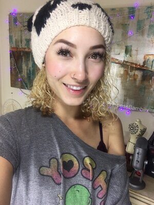Imagen etiquetada con: Bambii Bonsai, Brunette, Camgirl, Chaturbate, nood.tv