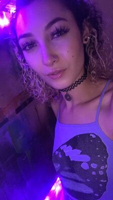 Imagen etiquetada con: Bambii Bonsai, Brunette, Camgirl, Chaturbate, nood.tv