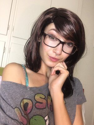 Imagen etiquetada con: Bambii Bonsai, Brunette, Camgirl, Chaturbate, nood.tv