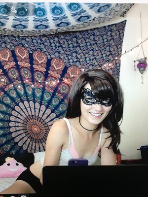 Imagen etiquetada con: Bambii Bonsai, Brunette, Camgirl, Chaturbate, nood.tv