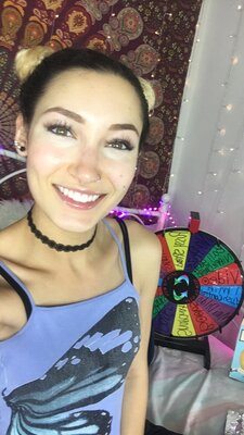 Imagen etiquetada con: Bambii Bonsai, Brunette, Camgirl, Chaturbate, nood.tv