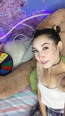 Imagen etiquetada con: Bambii Bonsai, Brunette, Camgirl, Chaturbate, nood.tv