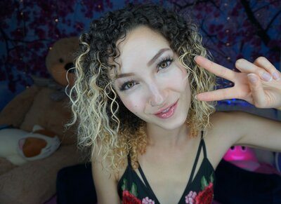Imagen etiquetada con: Bambii Bonsai, Brunette, Camgirl, Chaturbate, nood.tv