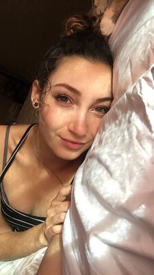 Imagen etiquetada con: Bambii Bonsai, Brunette, Camgirl, Chaturbate, nood.tv