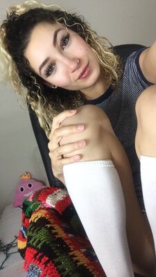 Imagen etiquetada con: Bambii Bonsai, Brunette, Camgirl, Chaturbate, nood.tv