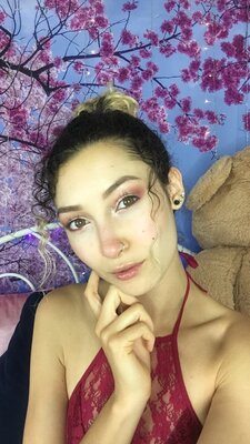 Imagen etiquetada con: Bambii Bonsai, Brunette, Camgirl, Chaturbate, nood.tv