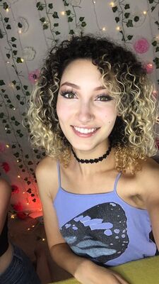 Imagen etiquetada con: Bambii Bonsai, Brunette, Camgirl, Chaturbate, nood.tv