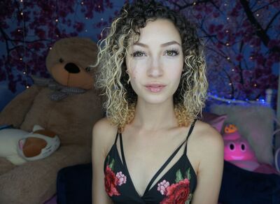 Imagen etiquetada con: Bambii Bonsai, Brunette, Camgirl, Chaturbate, nood.tv