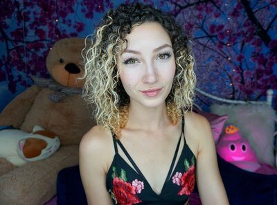 Imagen etiquetada con: Bambii Bonsai, Brunette, Camgirl, Chaturbate, nood.tv