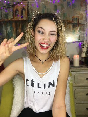 Imagen etiquetada con: Bambii Bonsai, Brunette, Camgirl, Chaturbate, nood.tv
