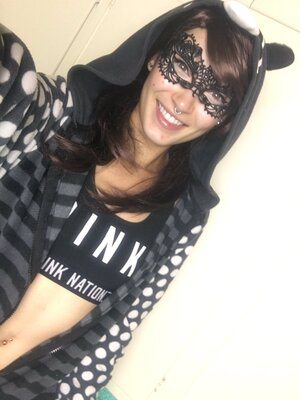 Imagen etiquetada con: Bambii Bonsai, Brunette, Camgirl, Chaturbate, nood.tv
