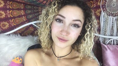 Imagen etiquetada con: Bambii Bonsai, Brunette, Camgirl, Chaturbate, nood.tv