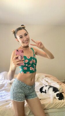 Imagen etiquetada con: Bambii Bonsai, Brunette, Camgirl, Chaturbate, nood.tv