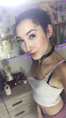 Imagen etiquetada con: Bambii Bonsai, Brunette, Camgirl, Chaturbate, nood.tv
