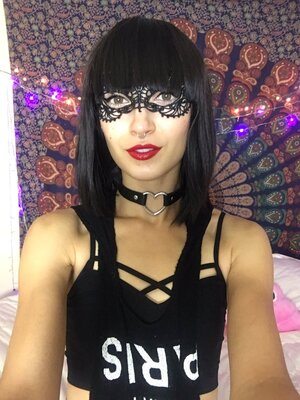 Imagen etiquetada con: Bambii Bonsai, Brunette, Camgirl, Chaturbate, nood.tv