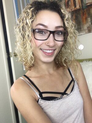Imagen etiquetada con: Bambii Bonsai, Brunette, Camgirl, Chaturbate, nood.tv