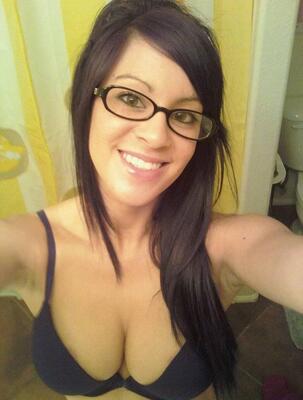 Imagen etiquetada con: Brunette, Boobs, Eyes, Lingerie, Selfie, Smiling