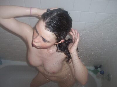 Imagen etiquetada con: Brunette, Boobs, Sexy Wallpaper, Shower, Wet