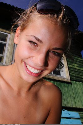 Imagen etiquetada con: Antonio Clemens, Brunette, Domai, Eyes, Marya, Meet Me, Russian, Smiling, Face