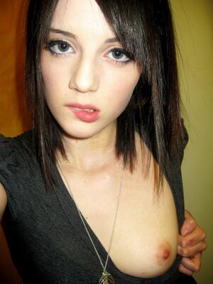 Imagen etiquetada con: Brunette, Eyes, Mouth, Small Tits