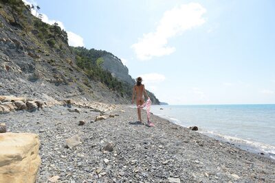 Imagen etiquetada con: Brunette, Foxy Di - Nensi B - Medina U, MET Art, Mikhail Paramonov - Paromov, Nature, Nyuso, Russian, Cute