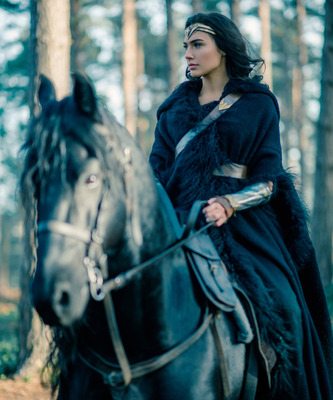 Imagen etiquetada con: Brunette, Gal Gadot, Celebrity - Star, Cosplay, Horse, Israeli, Safe for work