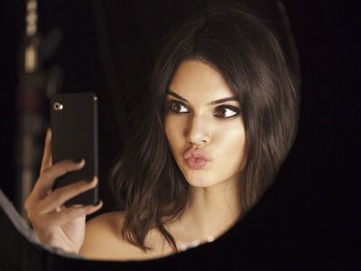 Imagen etiquetada con: Brunette, Kendall Jenner, American, Celebrity - Star, Eyes, Mirror, Mouth, Safe for work, Selfie, Sexy Wallpaper