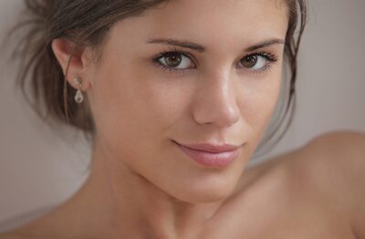 Imagen etiquetada con: Brunette, Little Caprice, Nubiles, Cute, Czech, Eyes, Mouth, Sexy Wallpaper, Smiling