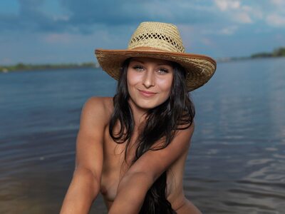 Imagen etiquetada con: Brunette, MET Art, Mosoe, Yarina A, Cute, Eyes, Hat, Nature, Sexy Wallpaper, Smiling, Ukrainian