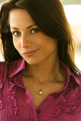 Imagen etiquetada con: Brunette, Natacha Nies-Piotrowski, Belgian, Cute, Eyes, Safe for work, Smiling