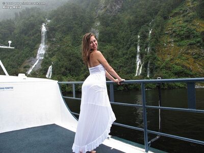 Imagen etiquetada con: Brunette, Riley Reid, Boat, Safe for work, Sexy Wallpaper, Smiling