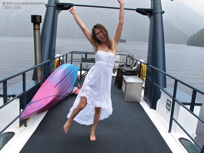 Imagen etiquetada con: Brunette, Riley Reid, Boat, Safe for work, Sexy Wallpaper