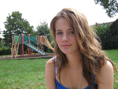 Imagen etiquetada con: Brunette, Sexy Wallpaper, Cute, Safe for work, Shy