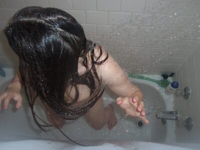 Imagen etiquetada con: Brunette, Sexy Wallpaper, Shower, Small Tits