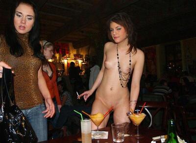 Imagen etiquetada con: Brunette, Skinny, Small Tits
