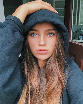Imagen etiquetada con: Brunette, Canadian, Eyes, Sophi Knight, Cute, Face, Safe for work