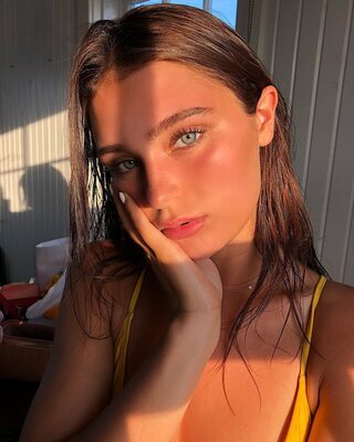 Imagen etiquetada con: Brunette, Canadian, Eyes, Sophi Knight, Cute