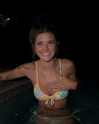 Imagen etiquetada con: Brunette, kendlebutterworth, Bikini, Cute, Smiling, Tattoo