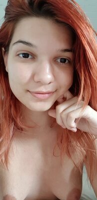 Imagen etiquetada con: Camgirl, Chaturbate, Jessy loollypop, Redhead, Boobs, Eyes