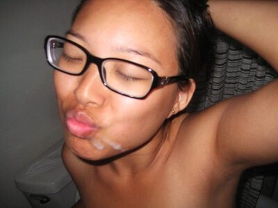 Imagen etiquetada con: Cumshot, Brunette, Facial