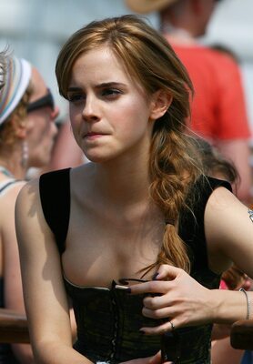 Imagen etiquetada con: Emma Watson, English, Redhead, Celebrity - Star, Cute, Small Tits
