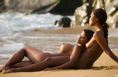 Imagen etiquetada con: Lesbian, Asian, Beach