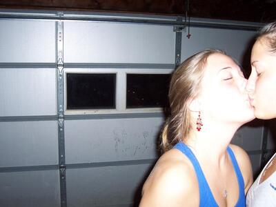 Imagen etiquetada con: Lesbian, Kissing