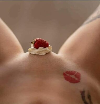 Imagen etiquetada con: Pussy, Strawberry, Tattoo