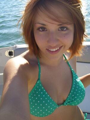 Imagen etiquetada con: Redhead, Bikini, Boat, Eyes, Selfie, Smiling