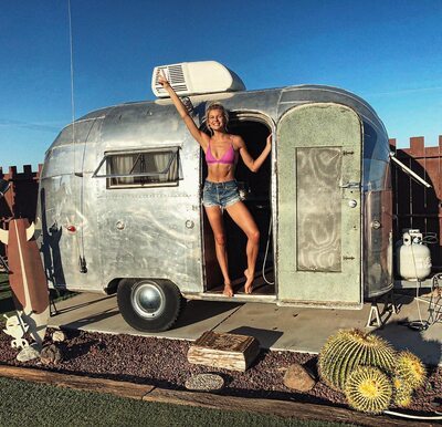 Imagen etiquetada con: Skinny, Abby Neff, American, Bikini, Blonde, Feet, Legs, Smiling, Cute, Small Tits, Tummy