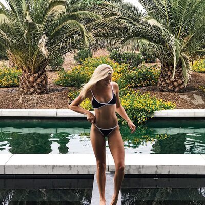 Imagen etiquetada con: Skinny, Abby Neff, American, Bikini, Blonde, Legs, Cute, Pool, Tummy